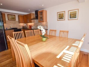Dining - The Cotswold Manor Vineyard, Exclusive Hot Tub, Games Barn, 70 acres of Parkland (Bampton)