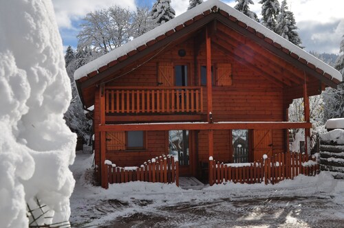 Chalet ECRIN belle vue lac équipé pour pers à mobilité réduite -sauna - wifi .