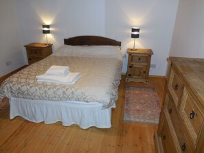 4 chambres, fer et planche à repasser, Wi-Fi gratuit, draps fournis