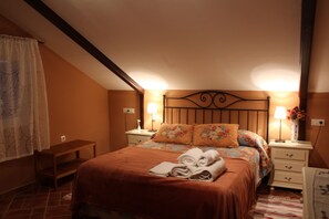 6 Schlafzimmer, Schreibtisch, Bügeleisen/Bügelbrett, kostenloses WLAN