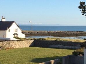 المنطقة المحيطة بالمنشأة