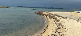 Freshwinds is a wonderful sea-side holiday home with breath taking sea views