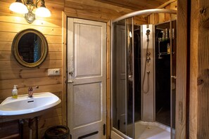 Shower, hair dryer, towels, soap - "Branki" & "Stūrīši" (Mazirbe)