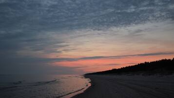 Plage à proximité, chaises longues