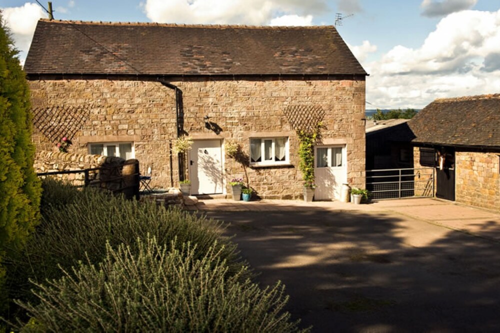 Beautifully converted former Dairy situated in the delightful rural countryside