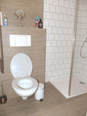 Shower, hair dryer, towels, soap - Lovely spacious, luxurious apartment with canal view (Amsterdam)