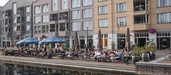 Lovely spacious, luxurious apartment with canal view