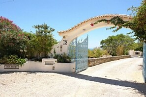 المنطقة المحيطة بالمنشأة