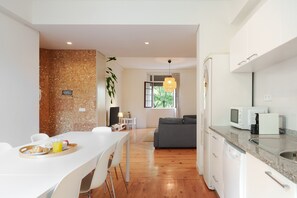 Fridge, microwave, oven, dishwasher - Feel Porto Downtown City Break (Oporto)