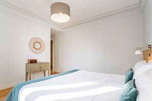 4 bedrooms, iron/ironing board, free WiFi, bed sheets