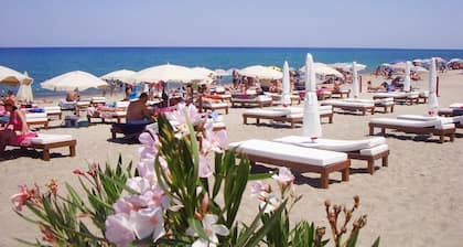 VILLECEFALU. Veranda, Terrace, 3 Bedrooms, 3 Bathrooms.