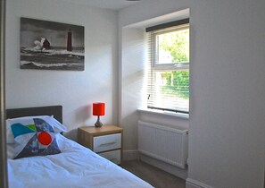 4 bedrooms, desk, iron/ironing board, travel cot