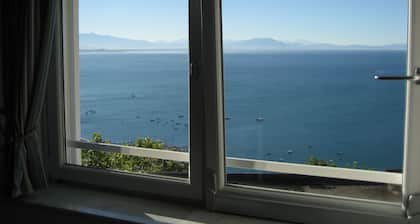 La "Suite 48" mini casa de diseño para la pareja en la costa de Amalfi