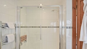 Bathtub, hair dryer, towels, soap - Detached Rural Cottage in Idyllic Location with 3 acre safe secure 6ft dog field (Bradnop)