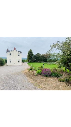 Detached Rural Cottage in Idyllic Location with 3 acre safe secure 6ft dog field