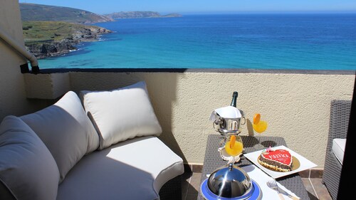 Apartment with terrace over the sea in the Area Grande beach