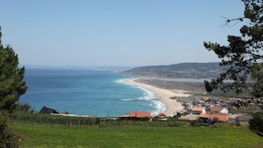 Beach nearby, sun loungers, beach towels