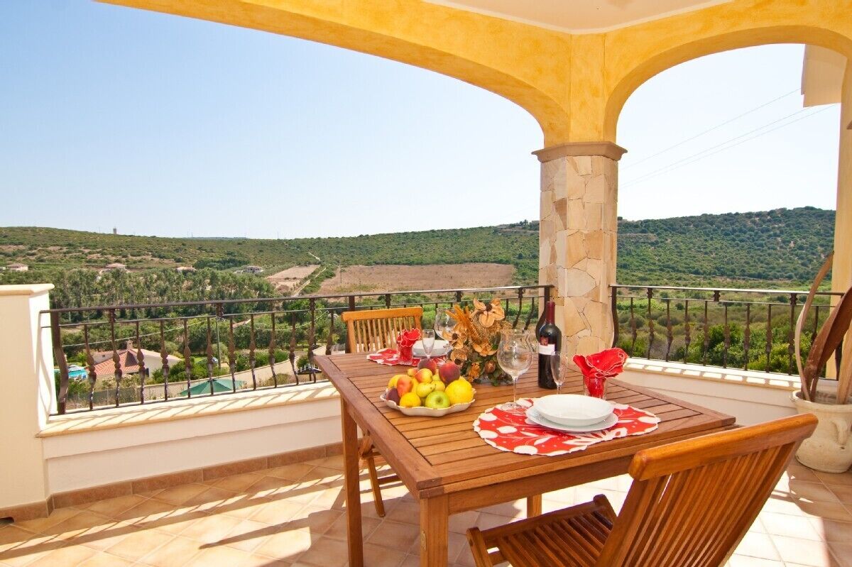Al Fresco Dining in the Terrace