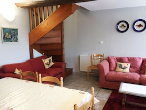 TV, DVD player, ping pong, books - Modernised Stone Cottage in Beautiful Suisse Normande (Le Bô)