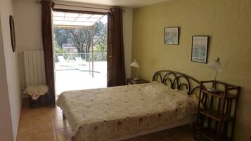 1 chambre, fer et planche à repasser, lit parapluie, Wi-Fi gratuit