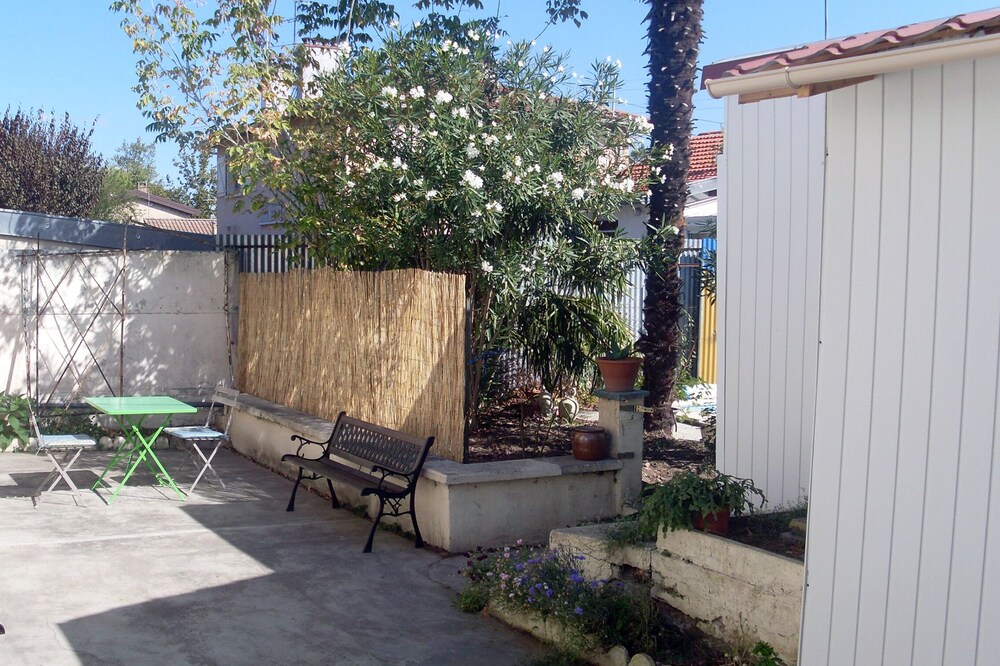 well-equiped small house with terrasse