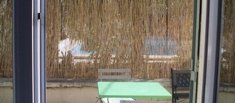 well-equiped small house with terrasse