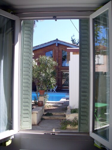 well-equiped small house with terrasse