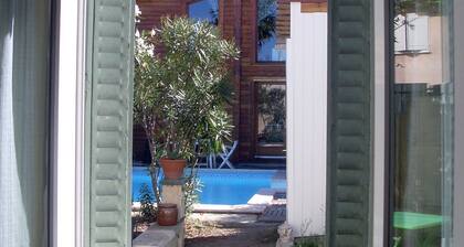 well-equiped small house with terrasse