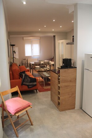TV, DVD player, books, stereo