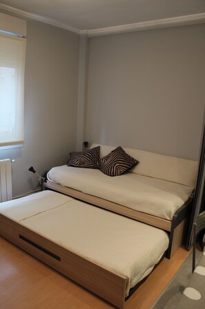 2 soverom, strykejern/-brett, reiseseng for barn og wi-fi (inkludert)