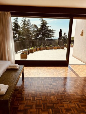 14 bedrooms, desk, iron/ironing board, travel crib