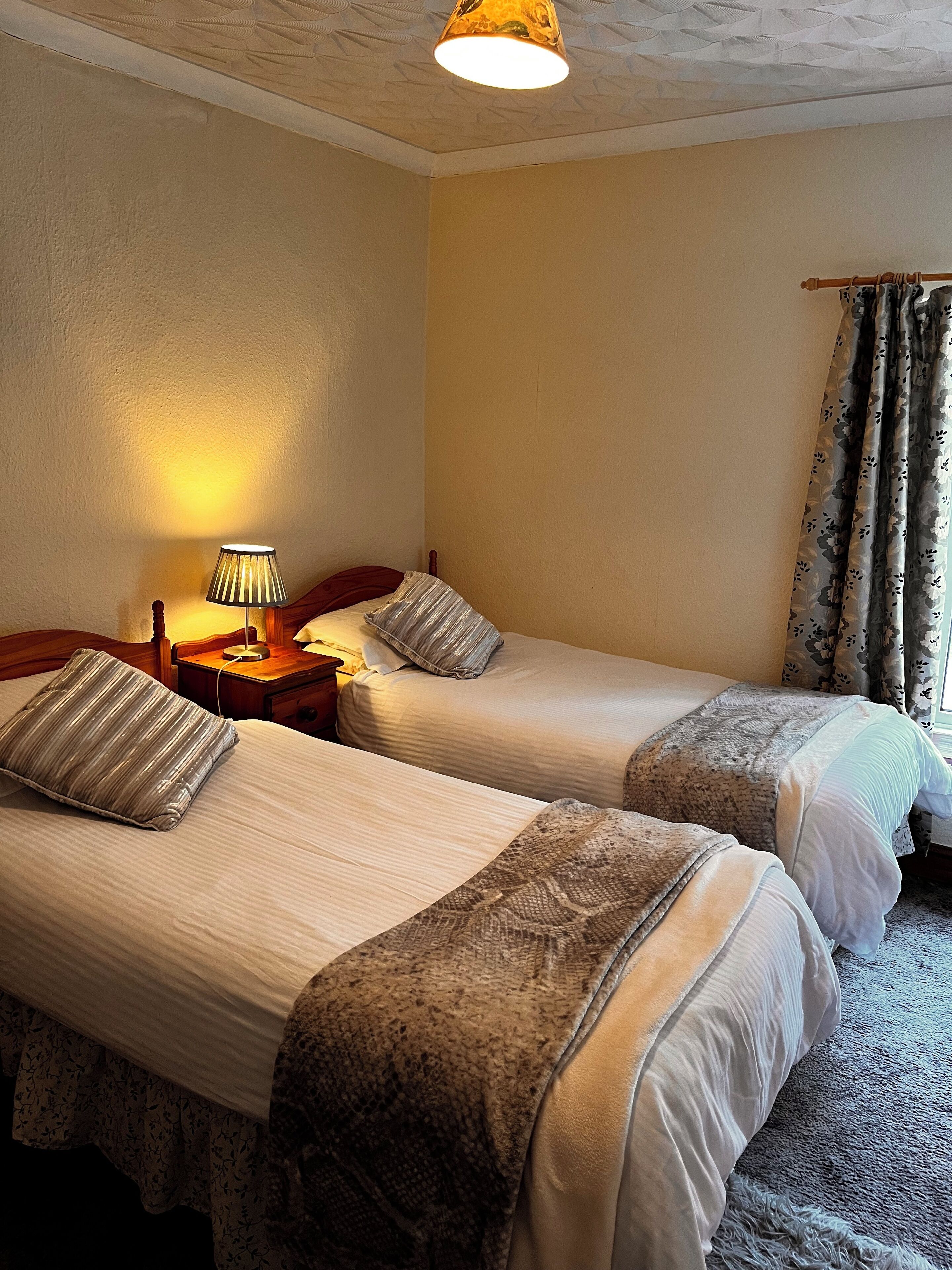 2 chambres, fer et planche à repasser, lit parapluie, Wi-Fi gratuit