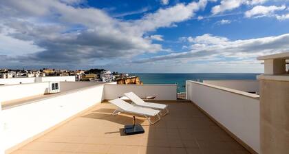 Carvoeiro Bay H · Modern townhouse very central, f