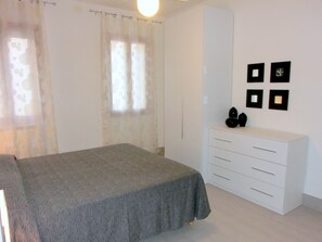 3 bedrooms, iron/ironing board, travel crib, free WiFi - adjacent to the Biennale, a short distance from St. Marco, characteristic area (Venezia)