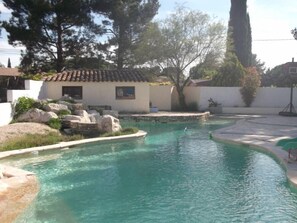 Pool - Cottage with private garden in wooded property with swimming pool (Pertuis)