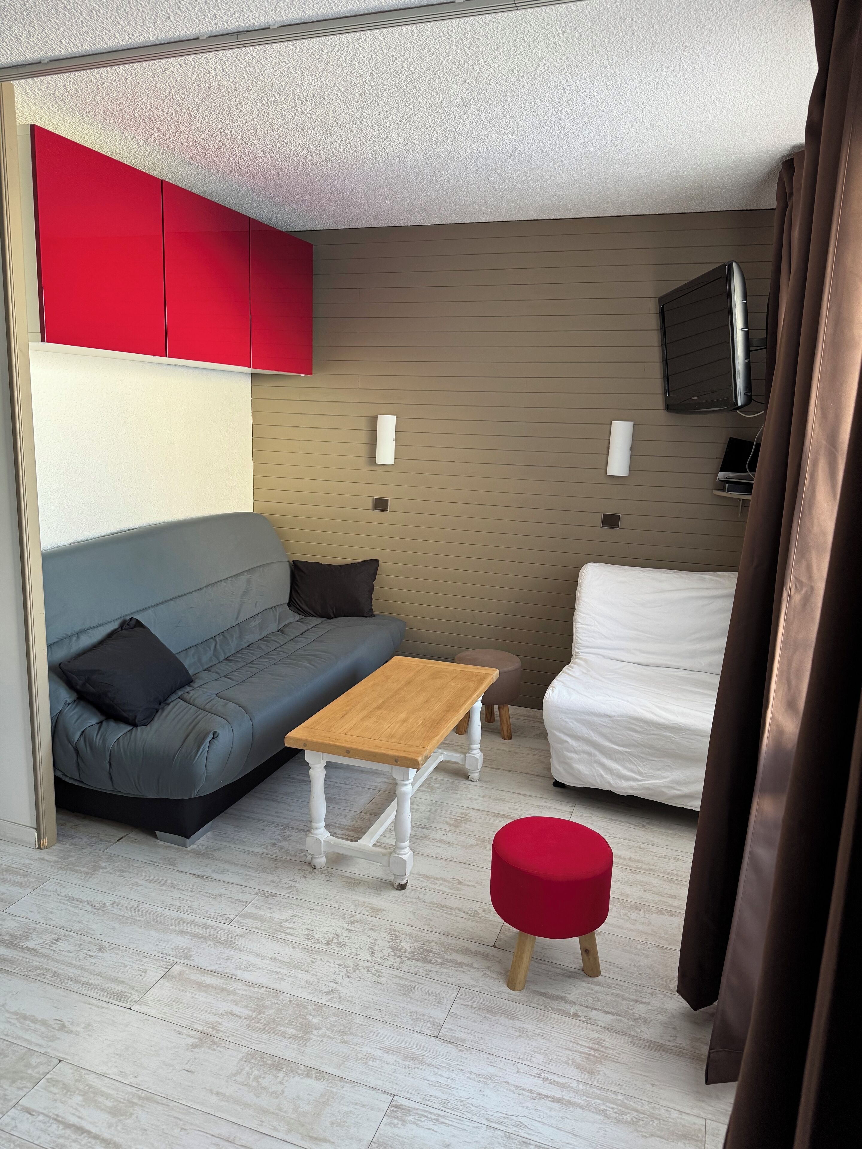 Televisie, videospelletjes, een dvd-speler en boeken