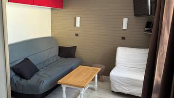 Televisie, videospelletjes, een dvd-speler en boeken