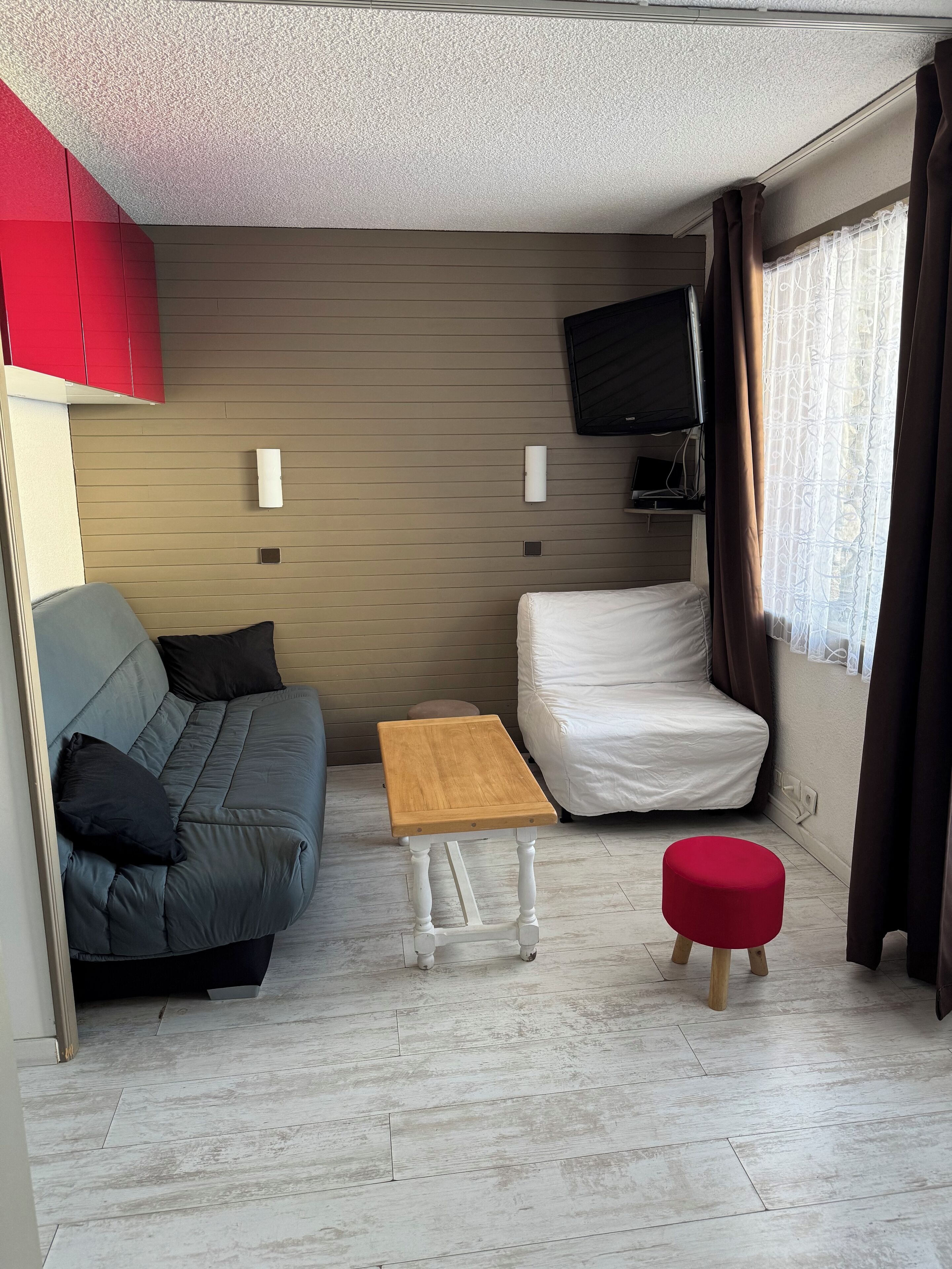 Télévision, jeux vidéo, lecteur de DVD, livres