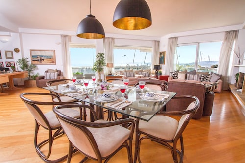 Athens Luxurious Apartment - Sea View! 