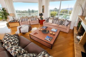 Téléviseur connecté, foyer, bureau