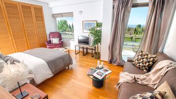3 Schlafzimmer, Schreibtisch, Bügeleisen/Bügelbrett, Reisekinderbett