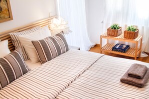 3 bedrooms, desk, iron/ironing board, travel cot