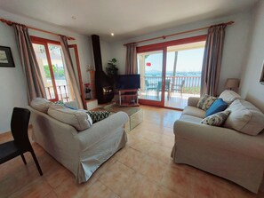 Una Smart TV, libros