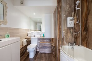Hair dryer, towels - 51/18 Caledonian Crescent (Edinburgh)