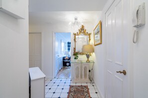 Interior - 51/18 Caledonian Crescent (Edinburgh)