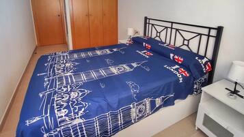 2 bedrooms, iron/ironing board, free WiFi, bed sheets