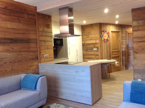 Beautiful ground floor ski in /out apartment. 2 mins from lift