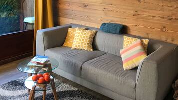 Tv, tv-spel, dvd-spelare och böcker