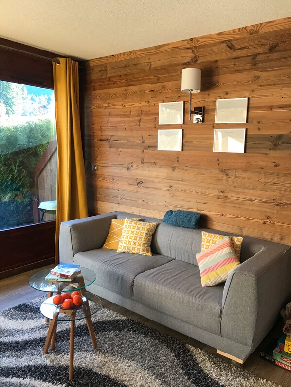 TV, video games, DVD player, books - Beautiful ground floor ski in /out apartment. 2 mins from lift (Morillon)