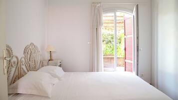 4 makuuhuonetta, silitysrauta/-lauta, vauvan matkasänky, ilmainen Wi-Fi